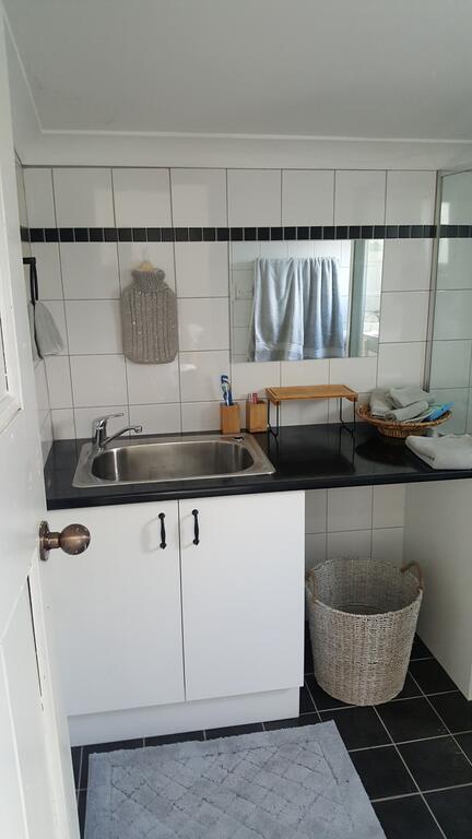 Rosslyn Cottages - Food Delivery Shop 2