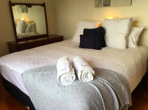 Rye 3 Great Location, Shops, Beach, FREE Wine, Wifi And Netflix - Food Delivery Shop 3