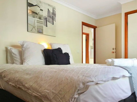 Rye 3 Great Location, Shops, Beach, FREE Wine, Wifi And Netflix - Food Delivery Shop 0