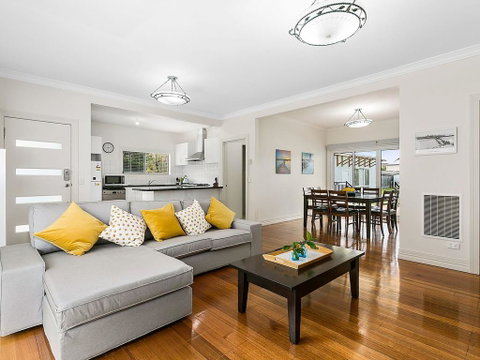 Rye Beach Holiday Home - Food Delivery Shop 2