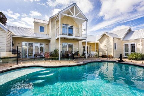 Seaside Spa Retreat - Food Delivery Shop 0