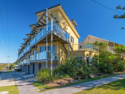 Seaspray 3 - Straight Across The Road From Main Beach Yamba - Food Delivery Shop 2