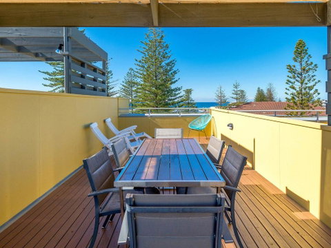 Seaspray 3 - Straight Across The Road From Main Beach Yamba - Food Delivery Shop 3
