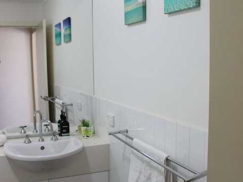 Seaspray Unit 7 Straight Across The Road From Main Beach Yamba - Food Delivery Shop 2