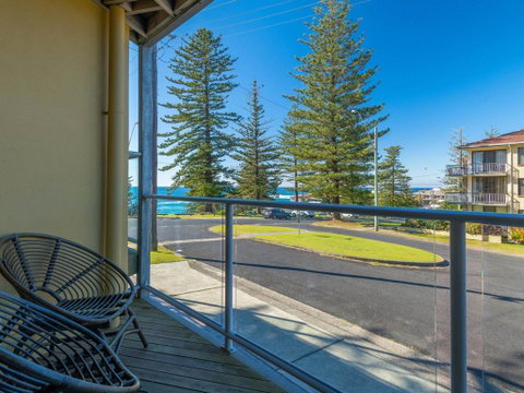 Seaspray Unit 7 Straight Across The Road From Main Beach Yamba - Food Delivery Shop 1