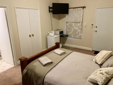 Settlers Hotel York - Food Delivery Shop 2