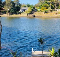 Spacious 2 Bedroom Beach Side Apartment - Close to shopping Centre with Coles Health Food Shop Sushi Pizza Cafes Hairdresse - Food Delivery Shop