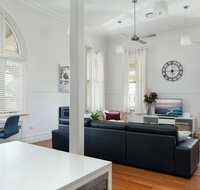 Spacious 2-bed 2-bath Home with Parking and Balcony - Food Delivery Shop