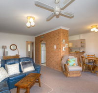 St James 6 Stylish Airconditioned Retreat - Food Delivery Shop