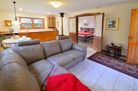 Stephanette's Cottage - Food Delivery Shop 2