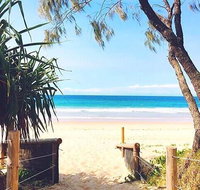Steps from Mudjimba Beach 3 BR Apt Sunshine Coast with WIFIPoolParking - Food Delivery Shop