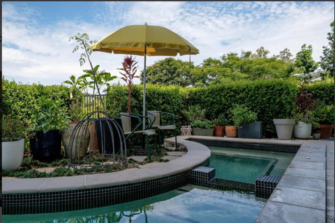 Stonehawke Place - Food Delivery Shop 2