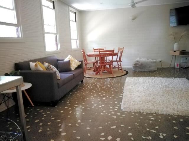 Rowes Bay QLD Food Delivery Shop