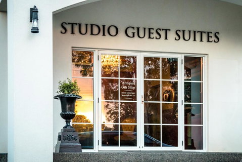 Studio Guest Suites - Food Delivery Shop 1