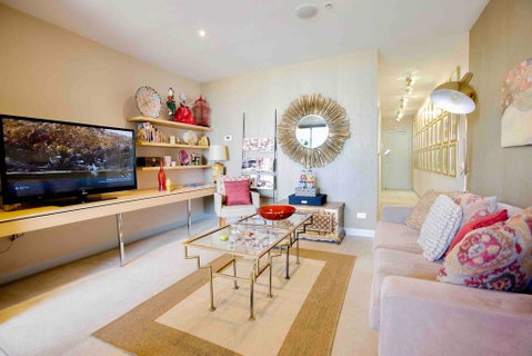 Stylish 1 Bedroom Apartment Amazing City Views - Food Delivery Shop 2