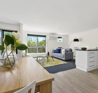 Stylish and Spacious Launceston Villa  Free Wifi - Food Delivery Shop