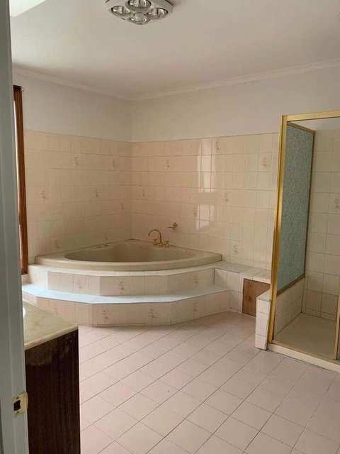 Stylish Bedroom In Bentleigh East - Food Delivery Shop 3
