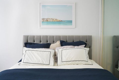 Sunlit 1 Bedroom Apartment Right At Bondi Beach - Food Delivery Shop 1