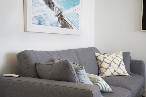 Sunlit 1 Bedroom Apartment Right At Bondi Beach - Food Delivery Shop 2