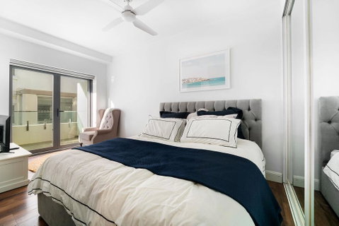 Sunlit 1 Bedroom Apartment Right At Bondi Beach - Food Delivery Shop 3
