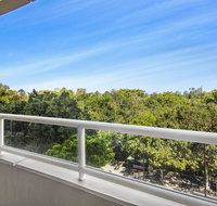 Super Convenient Apartment with Garden Views - Food Delivery Shop