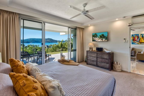 Superior Poinciana 011 On Hamilton Island - Food Delivery Shop 3