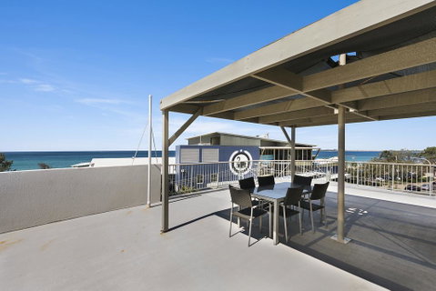 Surfcomber On The Beach - Food Delivery Shop 1