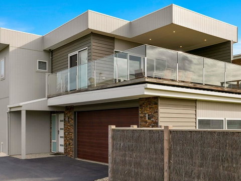 Swan Bay Views - Food Delivery Shop 2