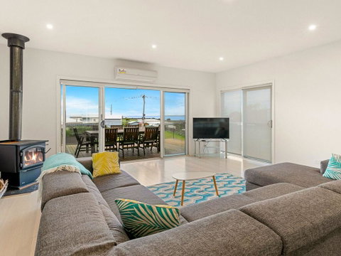 Swan Bay Views - Food Delivery Shop 1