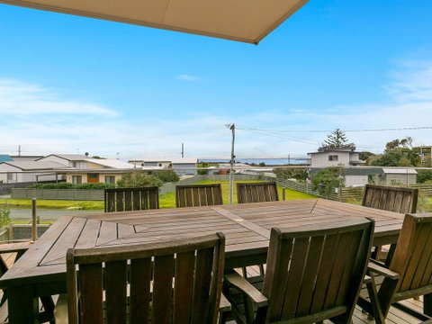 Swan Bay Views - Food Delivery Shop 3
