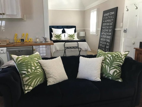 The Bakers Cottage - Food Delivery Shop 0