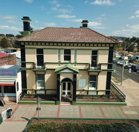 The Bank Guesthouse Glen Innes - Food Delivery Shop