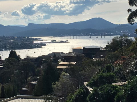 The Lookout - Food Delivery Shop 24