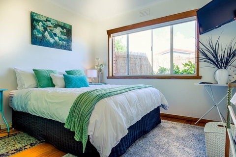 Ulverstone Boutique Accomodation - Food Delivery Shop 15