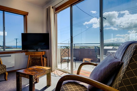Ulverstone Boutique Accomodation - Food Delivery Shop 14