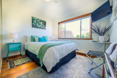 Ulverstone Boutique Accomodation - Food Delivery Shop 30
