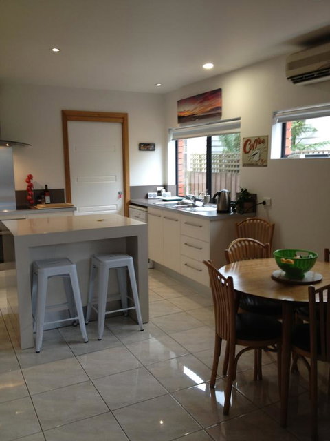 Ulverstone Boutique Accomodation - Food Delivery Shop 26