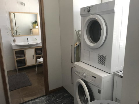 Ulverstone Boutique Accomodation - Food Delivery Shop 7