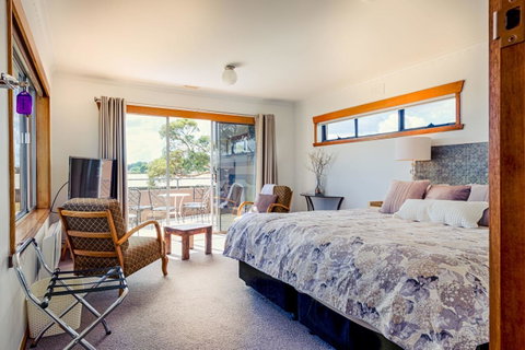 Ulverstone Boutique Accomodation - Food Delivery Shop 25