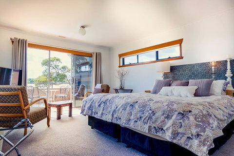 Ulverstone Boutique Accomodation - Food Delivery Shop 11