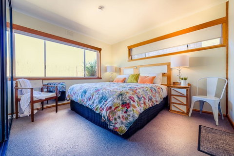 Ulverstone Boutique Accomodation - Food Delivery Shop 18