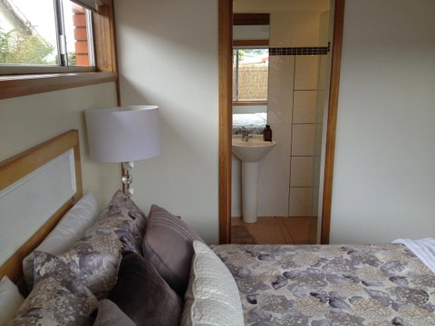 Ulverstone Boutique Accomodation - Food Delivery Shop 41