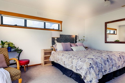 Ulverstone Boutique Accomodation - Food Delivery Shop 21