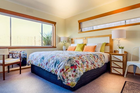 Ulverstone Boutique Accomodation - Food Delivery Shop 17