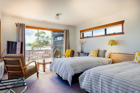 Ulverstone Boutique Accomodation - Food Delivery Shop 31