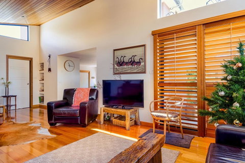 Ulverstone Boutique Accomodation - Food Delivery Shop 39