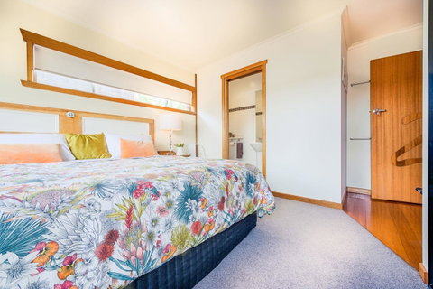 Ulverstone Boutique Accomodation - Food Delivery Shop 42