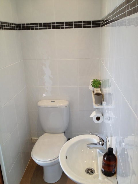 Ulverstone Boutique Accomodation - Food Delivery Shop 23