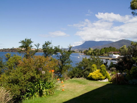 Derwent Retreat - Food Delivery Shop 22