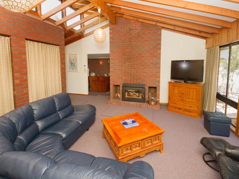 Derwent Retreat - Food Delivery Shop 9